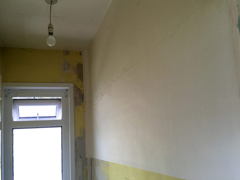 Beginnng the lining paper in the downstairs loo