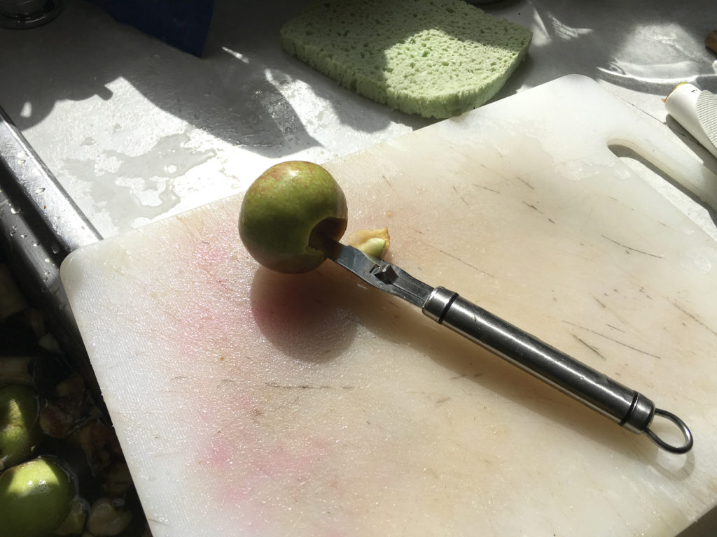 Grapefruit knife for trimming cored apples