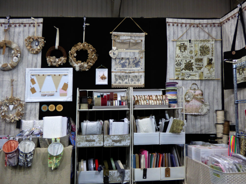 TeePee Crafts stand