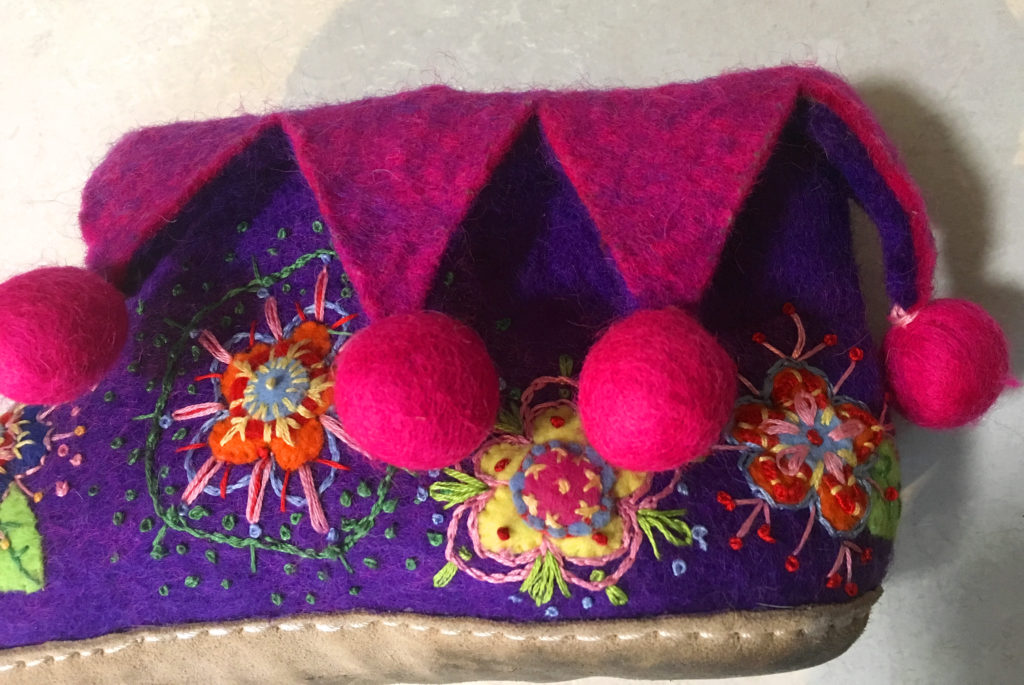 Embroidered slipper - close-up 2, 24-9-19