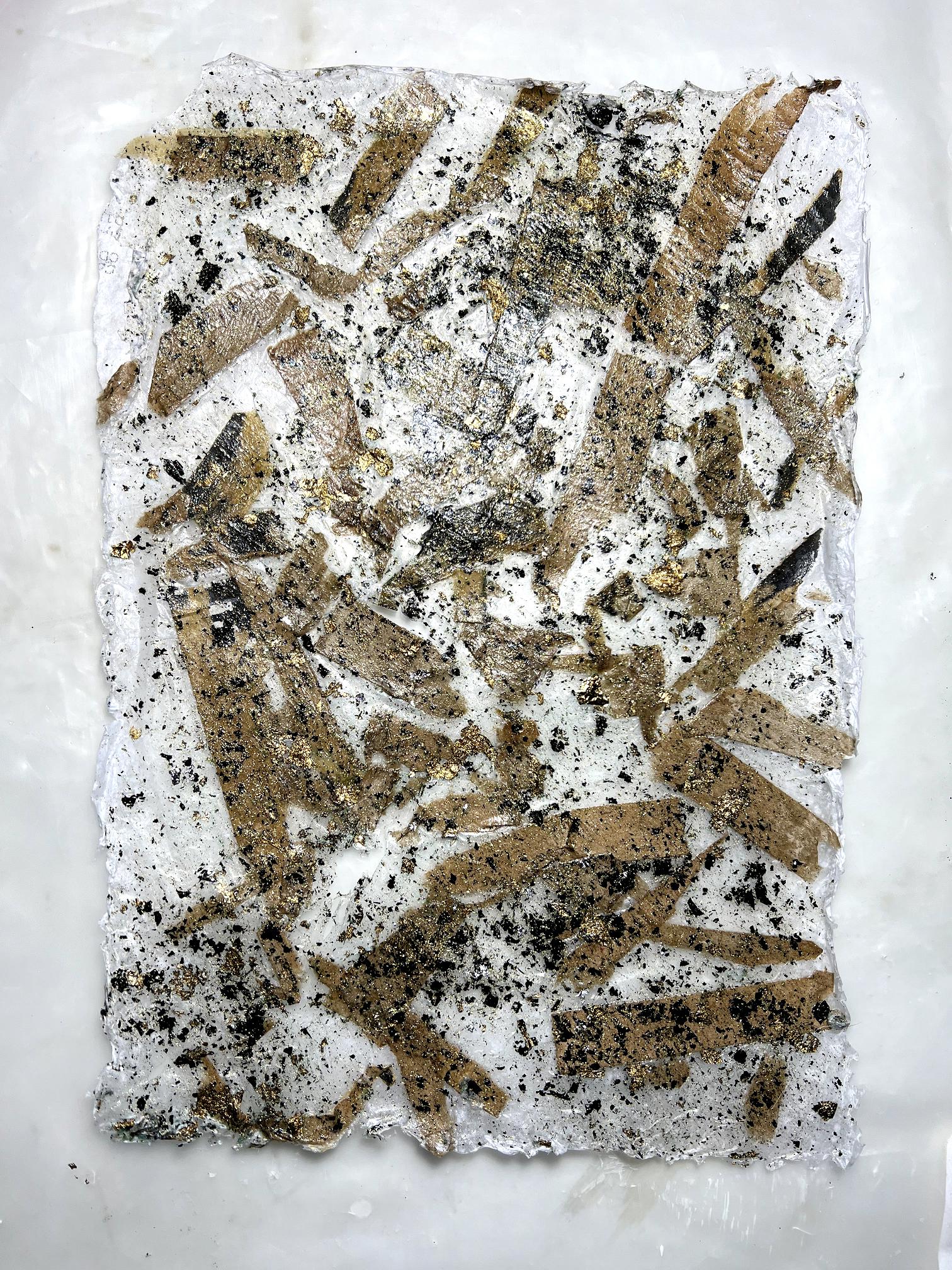 Read more about the article A Collage Paper from Scraps and Gilding Flakes