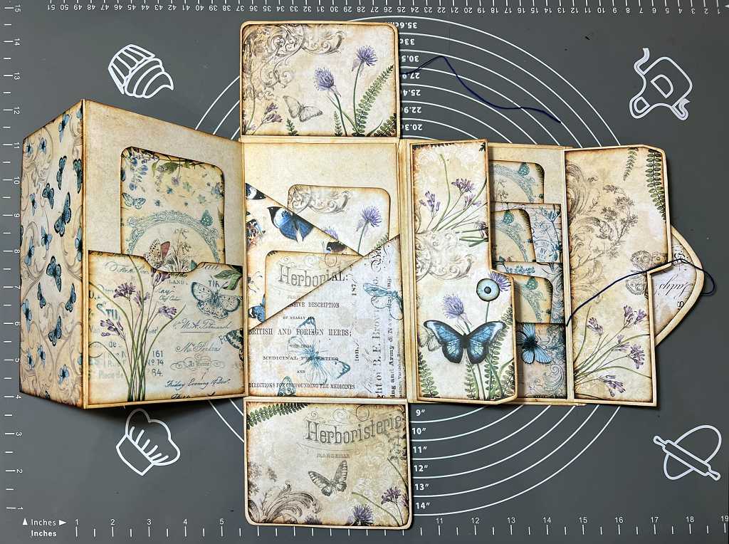 Read more about the article Vintage Butterfly Mini-Folio, and a Little Bonus