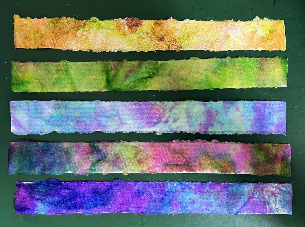 Read more about the article Mixed Media on Old Christmas Cards, DIY Washi Tape from Kitchen Paper, and an Ordeal