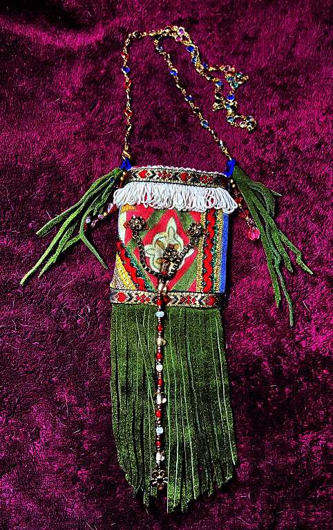 Read more about the article Eyeglass Cords, Bonnie Baggie No. 2 – Green Neck Purse, and My Old Baggies
