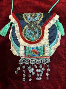 Read more about the article Bonnie Baggie No. 3 – Upcycled Hot Water Bottle Cover