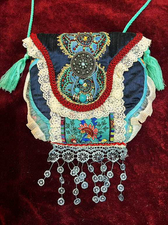 Read more about the article Bonnie Baggie No. 3 – Upcycled Hot Water Bottle Cover