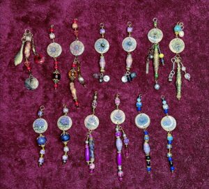 Read more about the article Dangles with UV Resin Discs and Beads