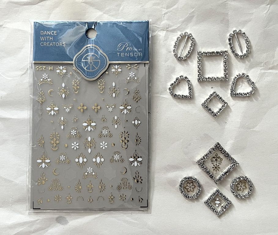 Read more about the article UV Resin Using Nail Art Materials and Junk Mail Images