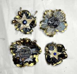 Read more about the article Typewriter Album Part 10 – Flower Embellishments